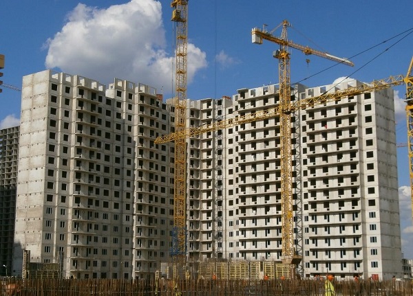 Если коробка дома готова, то можно покупать квартиры На фото – этап предсдачи дома – максимально безопасный для инвестиций
